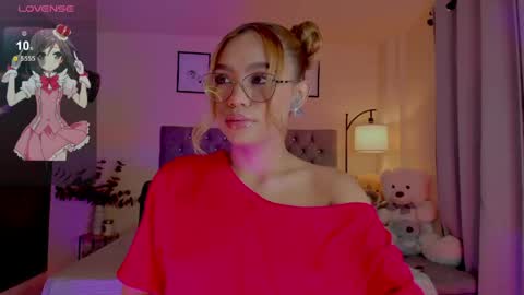Snapshot of ximena_sotto1 chatting on 05-23-26, 08:46 camila online show from 05-23-26, 08:46