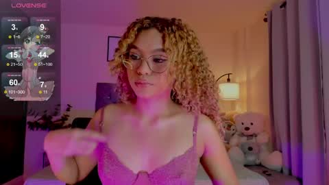 Snapshot of ximena_sotto1 chatting on 05-26-26, 08:16 camila online show from 05-26-26, 08:16