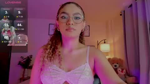 Snapshot of ximena_sotto1 chatting on 06-07-26, 07:06 camila online show from 06-07-26, 07:06