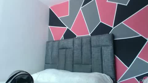 ximena suarez online show from 11-18-25, 03:16