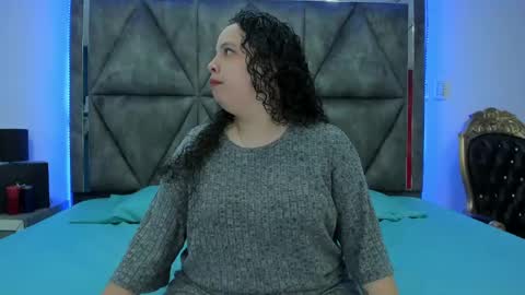 Snapshot of ximenarusso chatting on 12-11-24, 03:02 online show from 12-11-24, 03:02