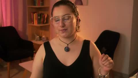 Snapshot of ximenna_cruz_ chatting on 05-10-26, 01:16 Xime Independent Artist online show from 05-10-26, 01:16