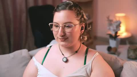 Snapshot of ximenna_cruz_ chatting on 06-07-26, 03:27 Xime Independent Artist online show from 06-07-26, 03:27