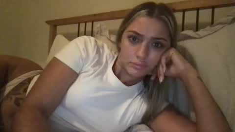 Snapshot of xkloeexo chatting on 12-15-25, 07:40 xkloeexo online show from 12-15-25, 07:40