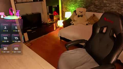 Lara online show from 11-21-25, 09:57