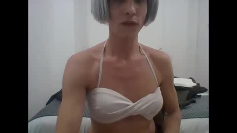 Snapshot of xlecram chatting on 01-08-26, 05:37 Wendy online show from 01-08-26, 05:37