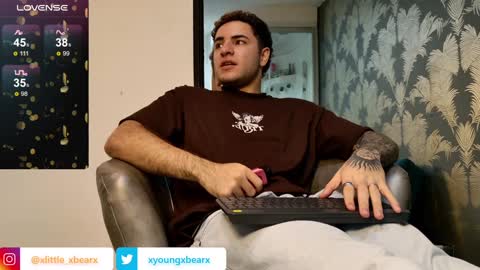 Snapshot of xlittle_xbearx chatting on 12-18-24, 02:10 Kev online show from 12-18-24, 02:10