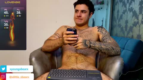 Snapshot of xlittle_xbearx chatting on 02-05-25, 02:08 Kev online show from 02-05-25, 02:08