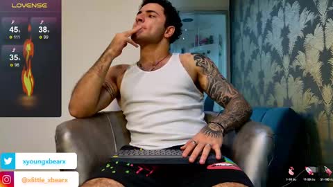 Snapshot of xlittle_xbearx chatting on 02-11-25, 10:50 Kev online show from 02-11-25, 10:50