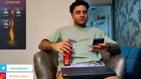 Snapshot of xlittle_xbearx chatting on 02-25-25, 02:25 Kev online show from 02-25-25, 02:25
