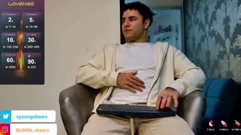 Snapshot of xlittle_xbearx chatting on 03-06-25, 03:02 Kev online show from 03-06-25, 03:02