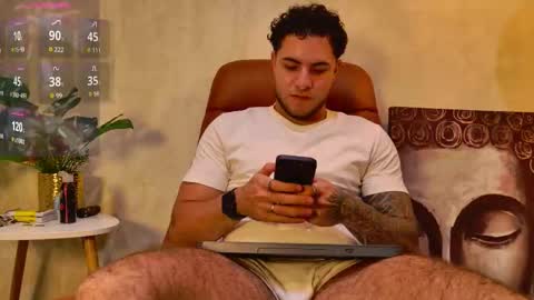 Snapshot of xlittle_xbearx chatting on 09-19-25, 01:18 Kev online show from 09-19-25, 01:18