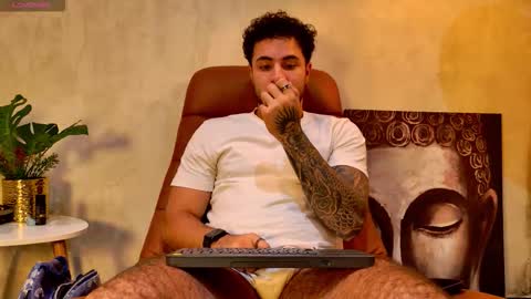 Snapshot of xlittle_xbearx chatting on 10-02-25, 05:25 Kev online show from 10-02-25, 05:25