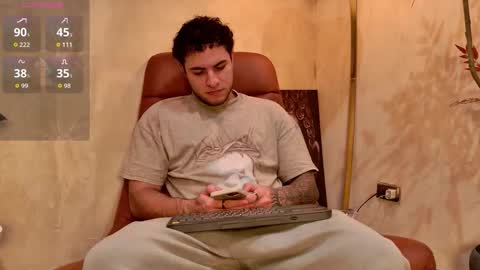 Snapshot of xlittle_xbearx chatting on 10-14-25, 02:56 Kev online show from 10-14-25, 02:56