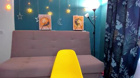 Snapshot of xloe_queen chatting on 01-15-25, 08:09 Chloe online show from 01-15-25, 08:09