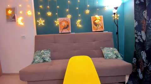 Snapshot of xloe_queen chatting on 01-25-25, 11:13 Chloe online show from 01-25-25, 11:13