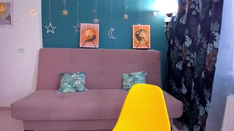 Snapshot of xloe_queen chatting on 02-09-25, 12:19 Chloe online show from 02-09-25, 12:19