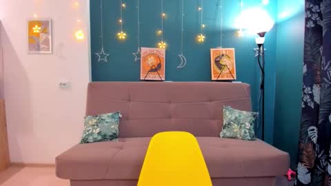 Snapshot of xloe_queen chatting on 02-14-25, 08:42 Chloe online show from 02-14-25, 08:42