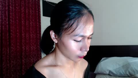 Snapshot of xlovely_destinyx chatting on 11-25-25, 06:02 Alice online show from 11-25-25, 06:02