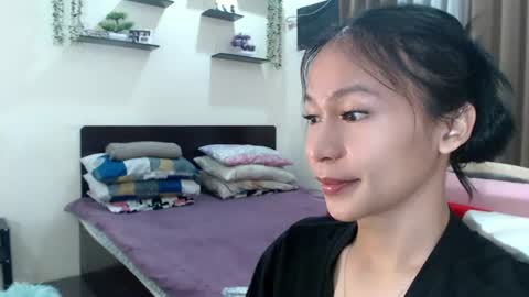 Snapshot of xlovely_destinyx chatting on 06-11-26, 08:40 Alice online show from 06-11-26, 08:40