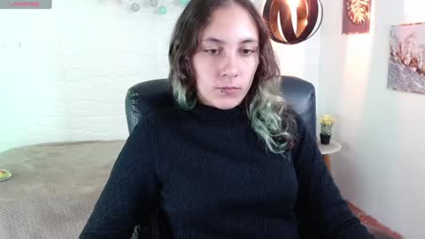 Snapshot of xlunna chatting on 01-06-25, 01:41 lunna online show from 01-06-25, 01:41