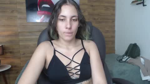 Snapshot of xlunna chatting on 01-07-25, 08:10 lunna online show from 01-07-25, 08:10