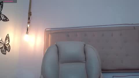 Snapshot of xlunna chatting on 01-22-25, 10:26 lunna online show from 01-22-25, 10:26