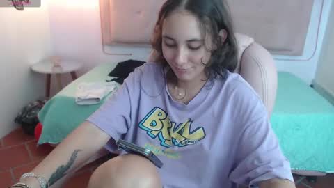 Snapshot of xlunna chatting on 02-20-25, 10:59 lunna online show from 02-20-25, 10:59