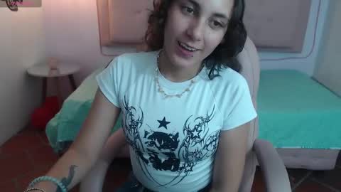 Snapshot of xlunna chatting on 02-26-25, 02:48 lunna online show from 02-26-25, 02:48
