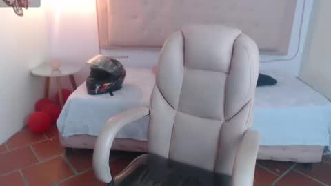 Snapshot of xlunna chatting on 02-28-25, 07:25 lunna online show from 02-28-25, 07:25