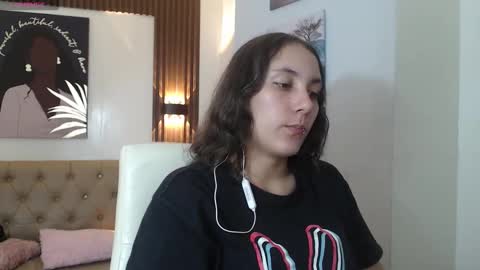 Snapshot of xlunna chatting on 09-17-25, 07:48 lunna online show from 09-17-25, 07:48