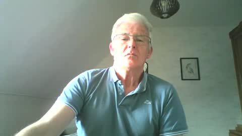 Snapshot of xmaeg3 chatting on 03-10-25, 09:32 xmaeg3 online show from 03-10-25, 09:32