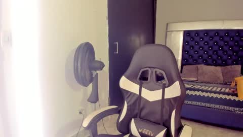 Snapshot of xmistresspervet chatting on 09-13-25, 05:51 xmistresspervet online show from 09-13-25, 05:51