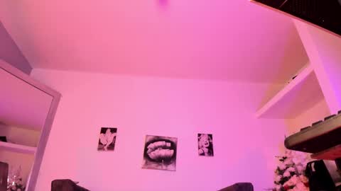 Snapshot of xmistresspervet chatting on 10-15-25, 01:22 xmistresspervet online show from 10-15-25, 01:22