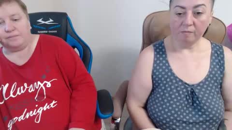 Snapshot of xmollyjanex chatting on 11-22-25, 10:36 XMollyJaneX online show from 11-22-25, 10:36