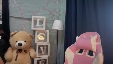 Snapshot of xmonica_cummerx chatting on 09-18-25, 08:16 Sweet Monica online show from 09-18-25, 08:16