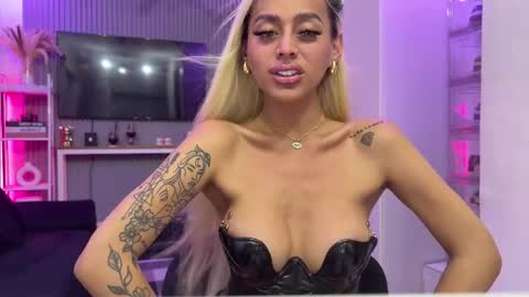 Snapshot of xmonstrouscockivy chatting on 11-18-25, 01:04 TAMARA MY LOVE online show from 11-18-25, 01:04