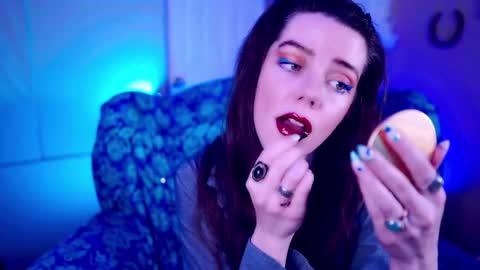 Bella Bondai online show from 10-12-25, 04:11