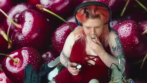 Snapshot of xocherryontopxoxo chatting on 02-18-26, 07:32 Cherry on Top online show from 02-18-26, 07:32