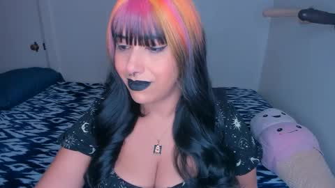 Snapshot of xocurvyrae chatting on 12-06-24, 03:22 Rae online show from 12-06-24, 03:22