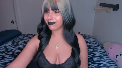 Snapshot of xocurvyrae chatting on 02-03-25, 04:41 Rae online show from 02-03-25, 04:41