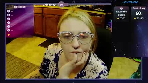 Snapshot of xravenstouchx chatting on 10-26-25, 03:23 Raven online show from 10-26-25, 03:23
