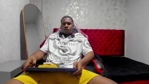 R A Y online show from 04-19-26, 12:37