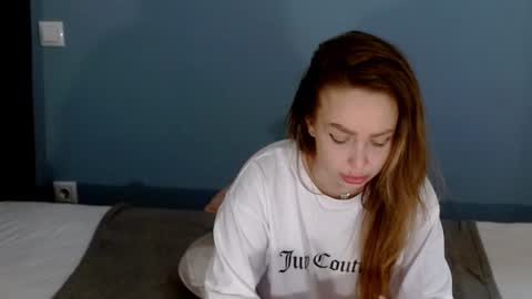 AnnaMaee online show from 01-12-25, 06:17