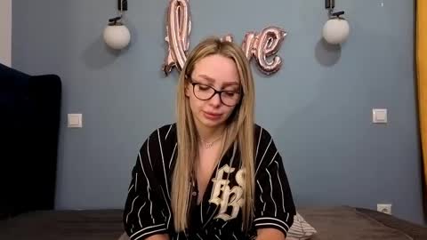 AnnaMaee online show from 03-02-25, 09:32