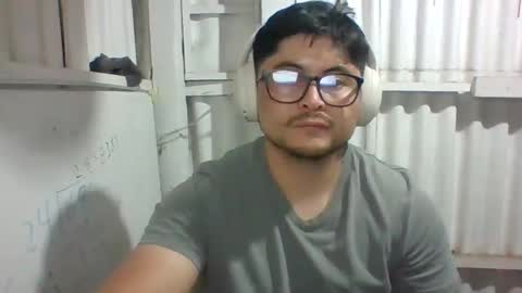 Snapshot of xstudiobog_90 chatting on 03-02-25, 05:23 xstudiobog_90 online show from 03-02-25, 05:23