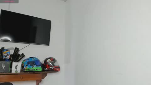 Snapshot of xtipp3r chatting on 11-30-25, 10:52 Stipp3r online show from 11-30-25, 10:52