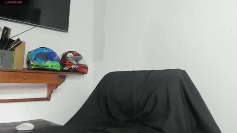 Snapshot of xtipp3r chatting on 12-01-25, 12:10 Stipp3r online show from 12-01-25, 12:10