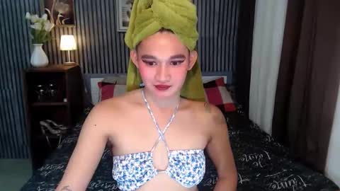 Snapshot of xtspetitehugecock chatting on 05-21-26, 04:25 xtspetitehugecock online show from 05-21-26, 04:25