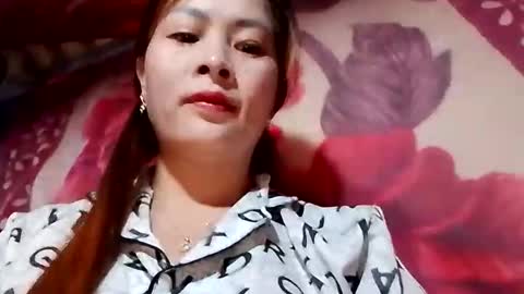 Snapshot of xuxulove00 chatting on 12-16-25, 12:37 xuxulove00 online show from 12-16-25, 12:37